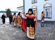 Пасхальный Крестный ход в стенах обители.